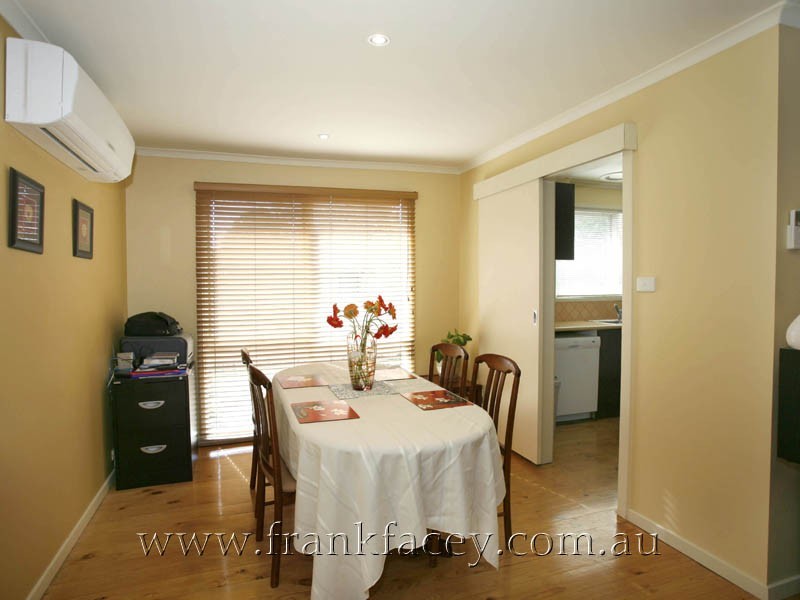 16 Greenlaw Crescent, Berwick VIC 3806