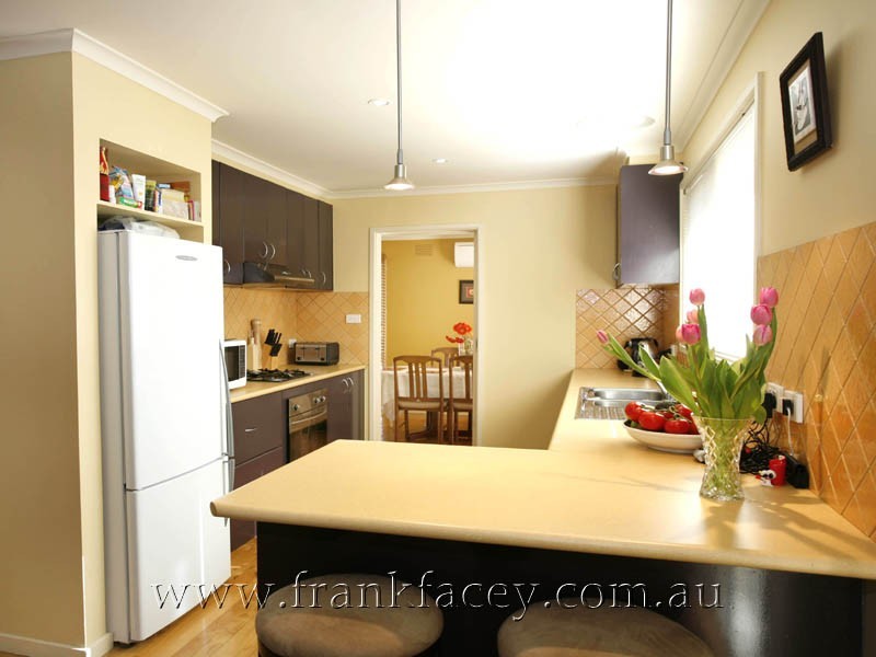 16 Greenlaw Crescent, Berwick VIC 3806