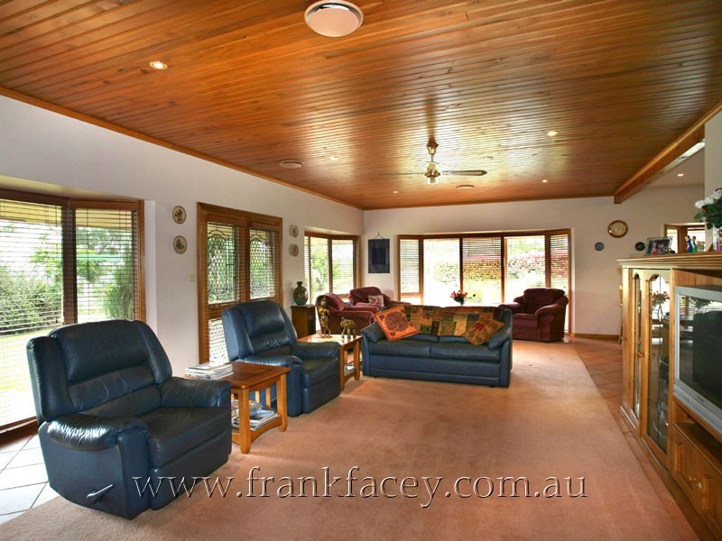 125 Huxtable Road, Pakenham Upper VIC 3810