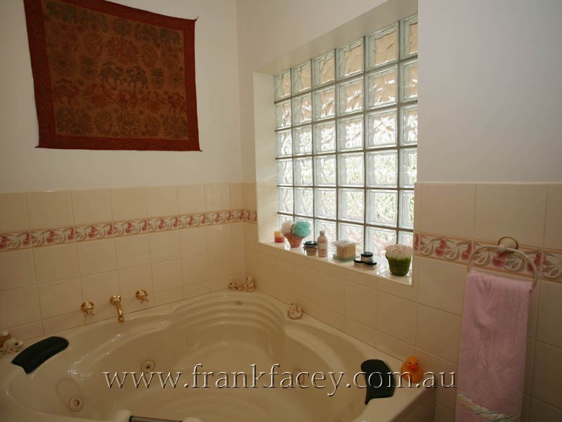 125 Huxtable Road, Pakenham Upper VIC 3810