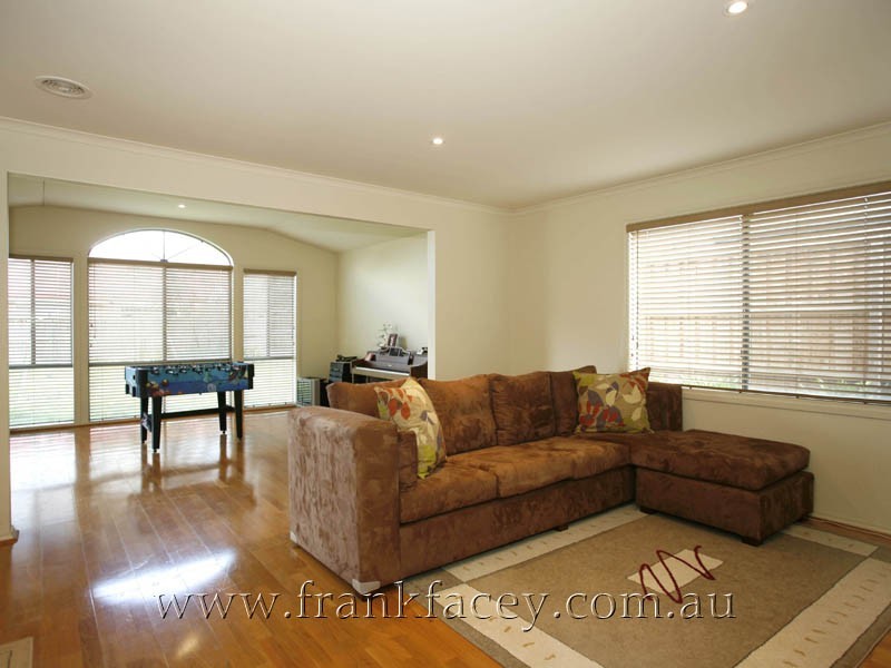 62 Berwick Springs Promenade, Narre Warren South VIC 3805