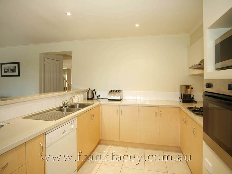 62 Berwick Springs Promenade, Narre Warren South VIC 3805