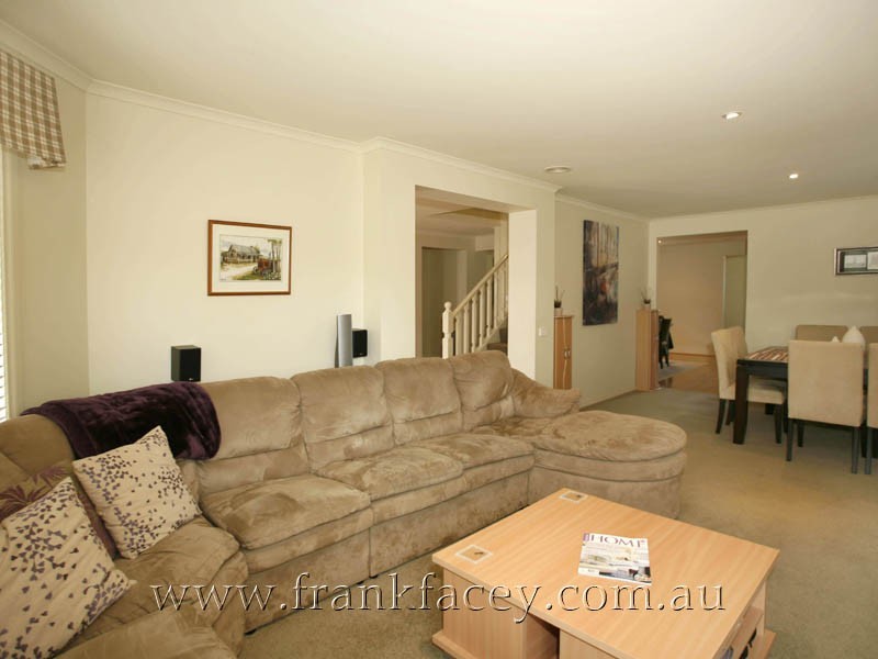 62 Berwick Springs Promenade, Narre Warren South VIC 3805