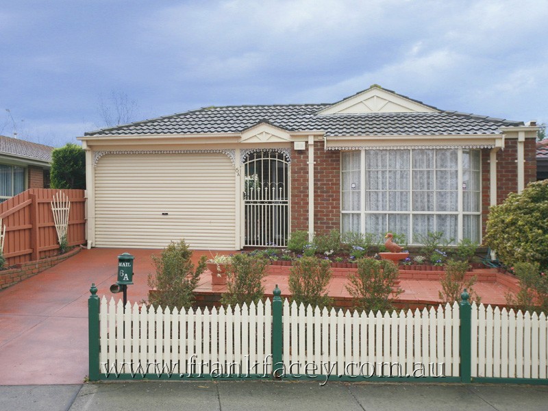 6a Coowarra Way, Berwick VIC 3806