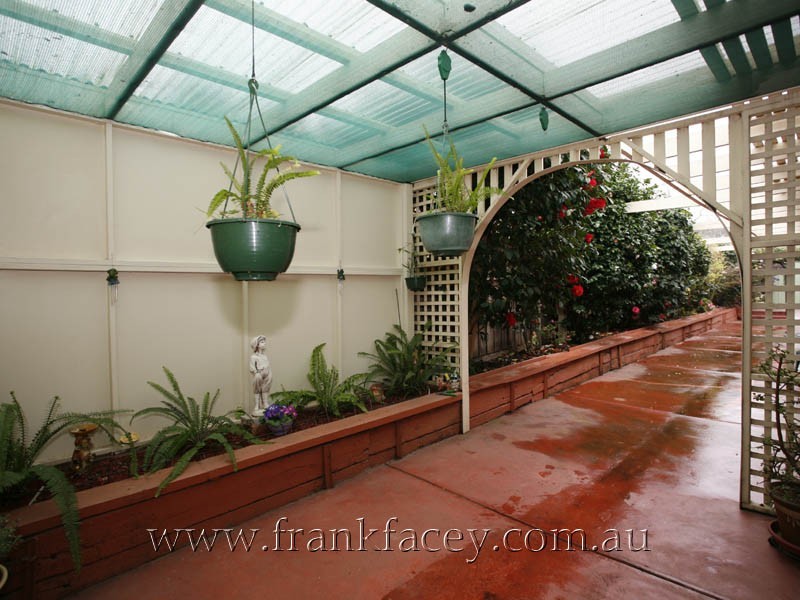 6a Coowarra Way, Berwick VIC 3806