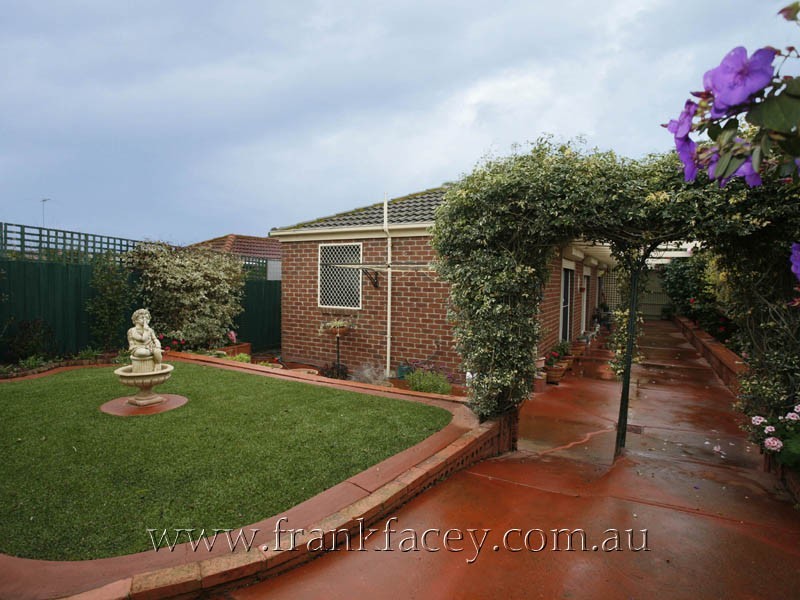 6a Coowarra Way, Berwick VIC 3806