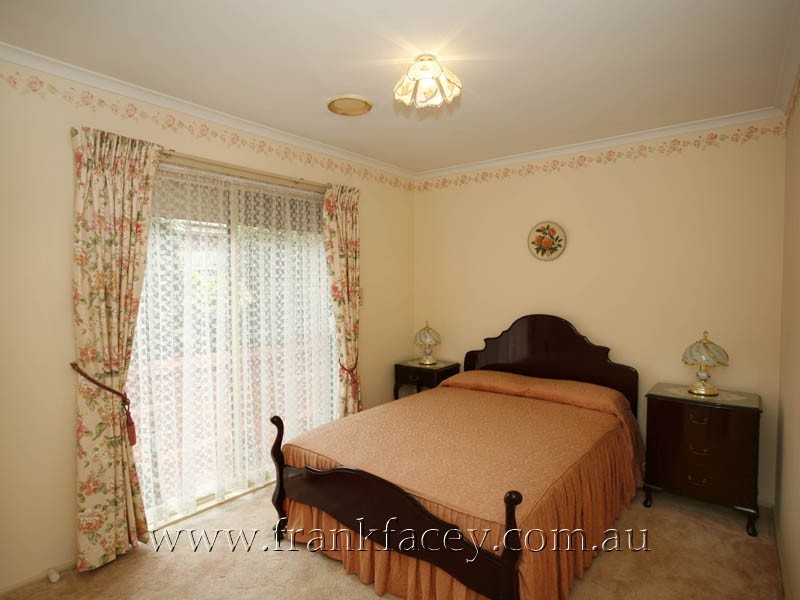 6a Coowarra Way, Berwick VIC 3806