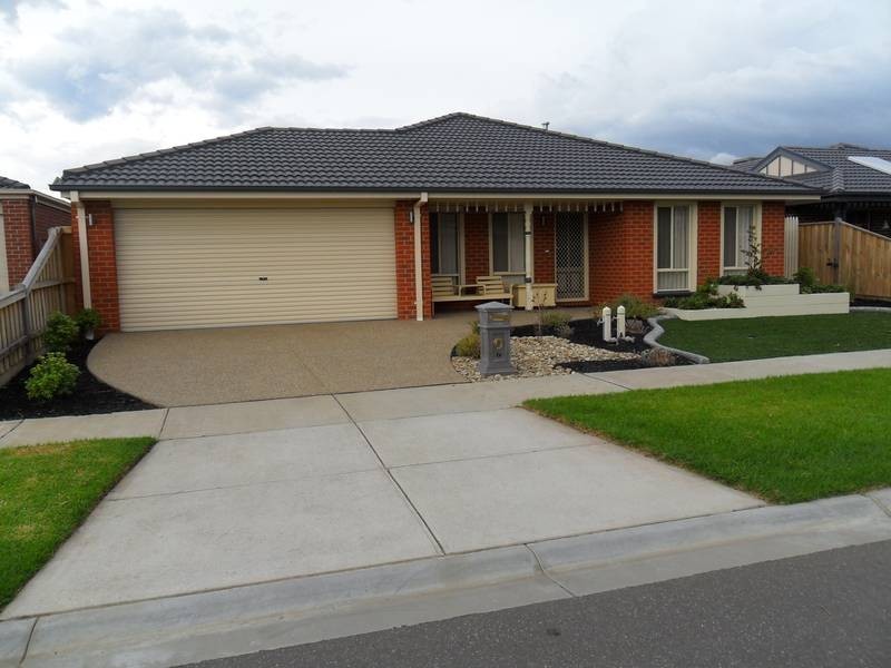 7 Howe Way, Cranbourne East VIC 3977