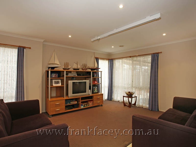 52 Community Parade, Narre Warren South VIC 3805