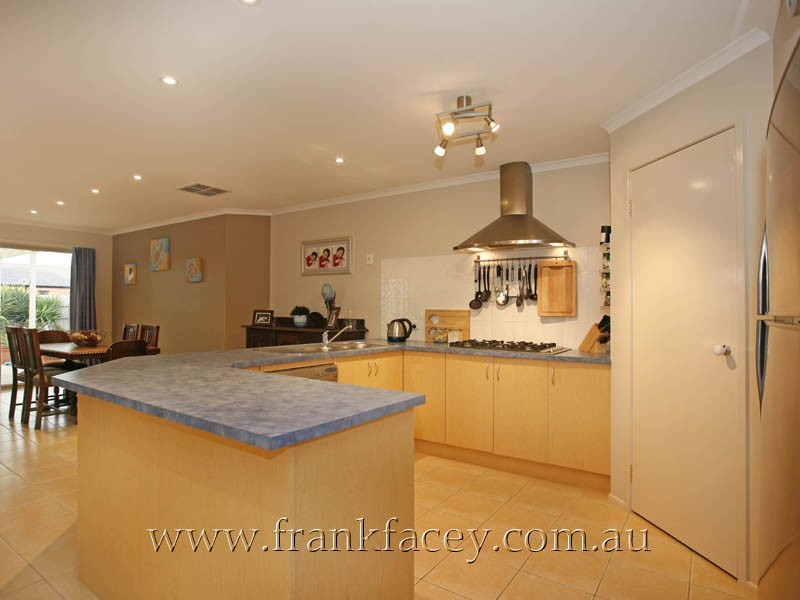 52 Community Parade, Narre Warren South VIC 3805