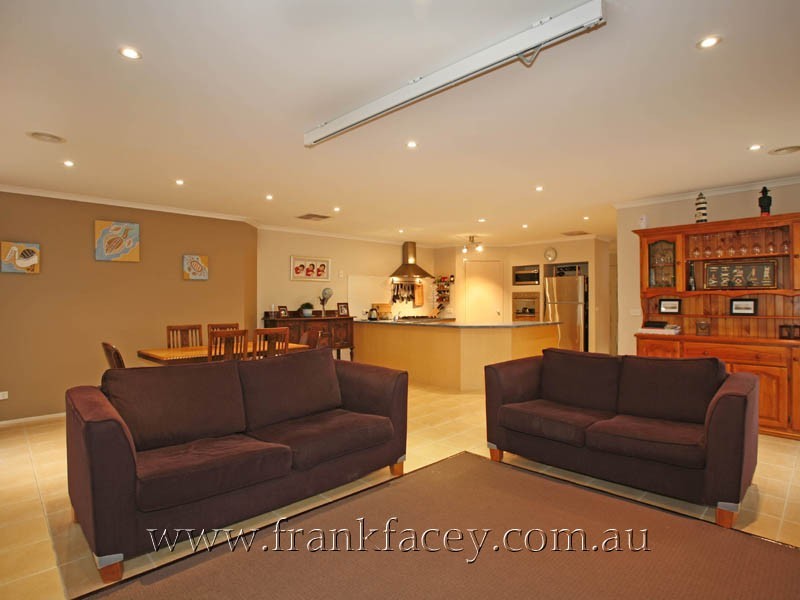 52 Community Parade, Narre Warren South VIC 3805