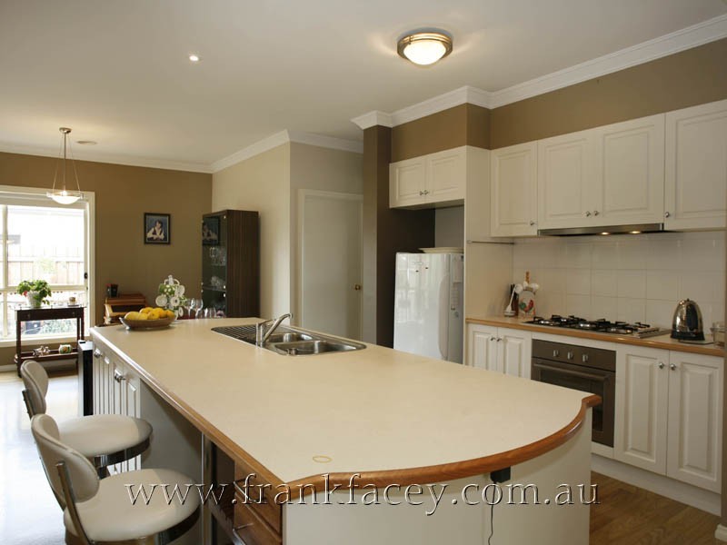 1 Brennan Court, Berwick VIC 3806