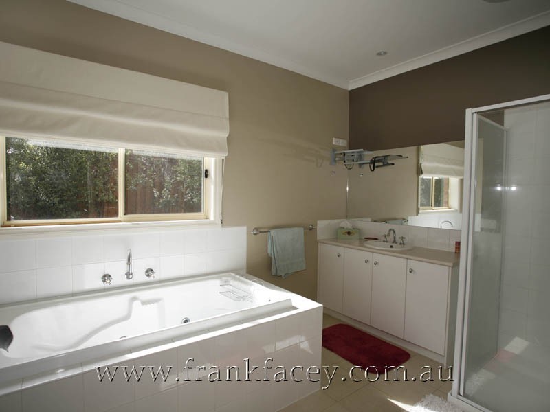 1 Brennan Court, Berwick VIC 3806