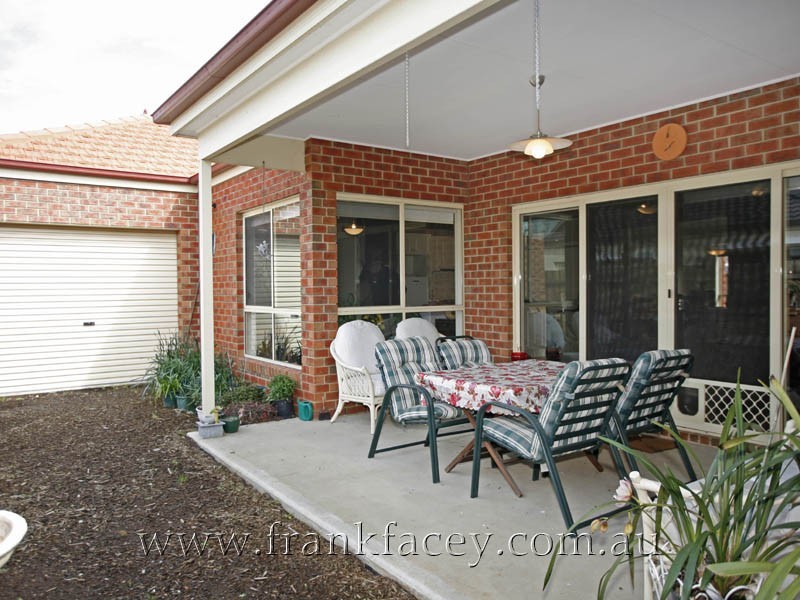 1 Brennan Court, Berwick VIC 3806