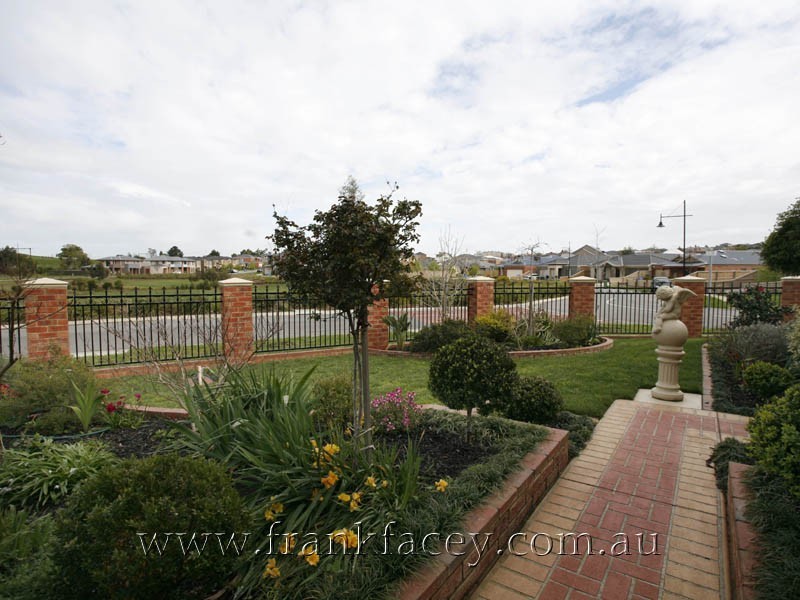 1 Brennan Court, Berwick VIC 3806