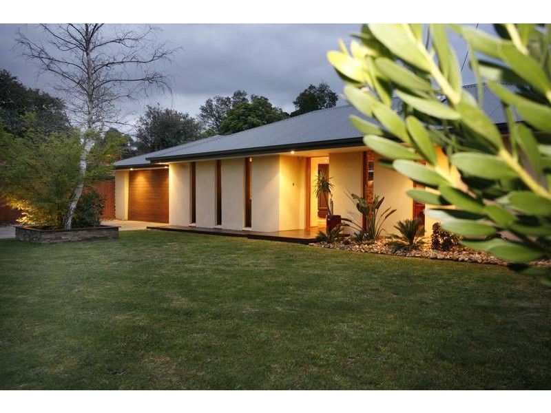 3 Roundhay Court, Berwick VIC 3806