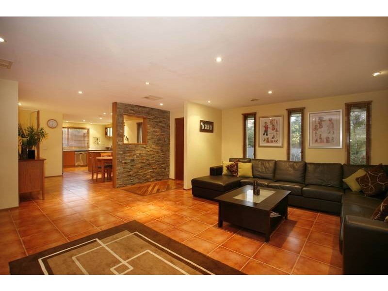 3 Roundhay Court, Berwick VIC 3806