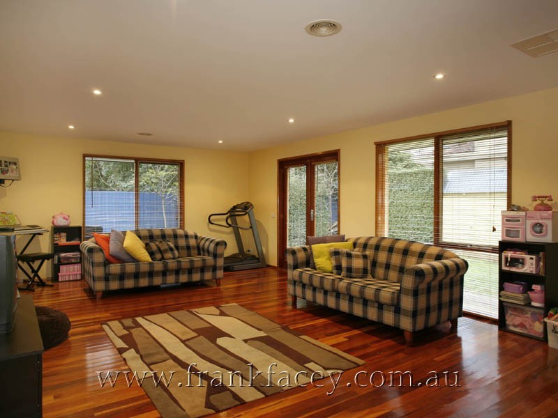 3 Roundhay Court, Berwick VIC 3806
