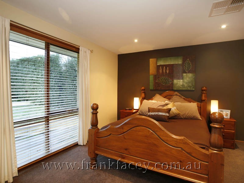 3 Roundhay Court, Berwick VIC 3806