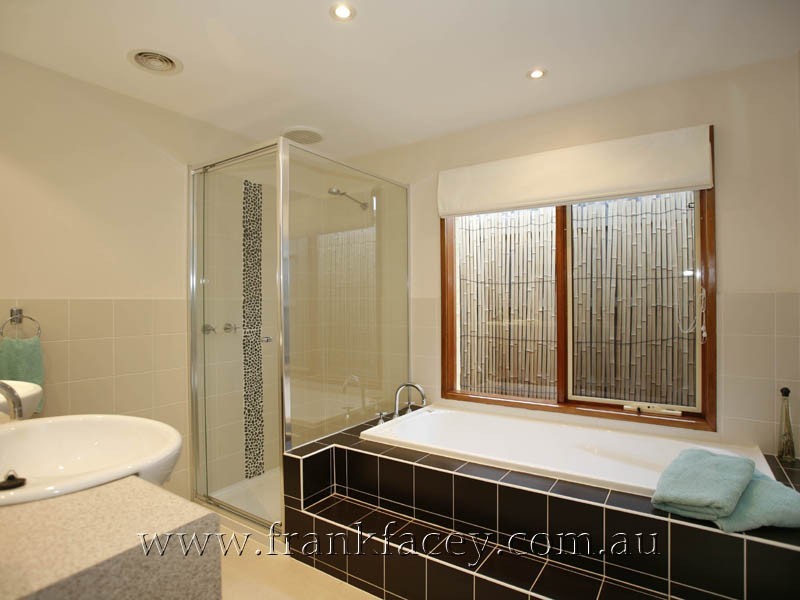 3 Roundhay Court, Berwick VIC 3806