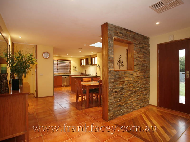 3 Roundhay Court, Berwick VIC 3806