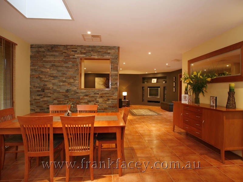 3 Roundhay Court, Berwick VIC 3806