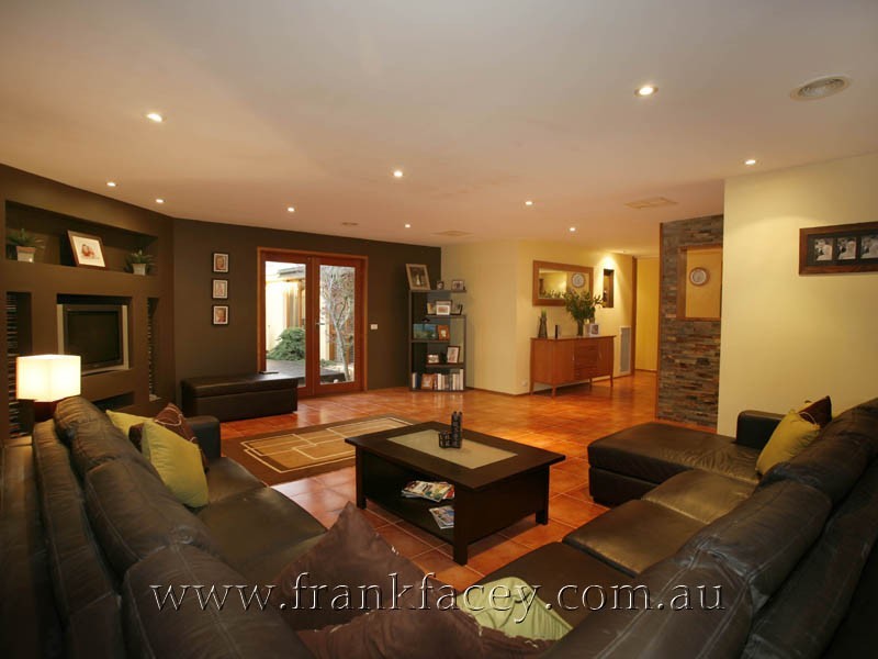 3 Roundhay Court, Berwick VIC 3806