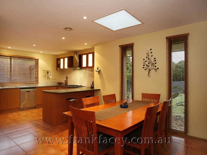 3 Roundhay Court, Berwick VIC 3806