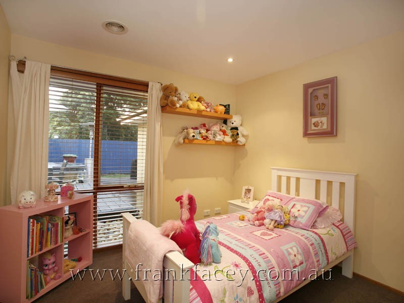 3 Roundhay Court, Berwick VIC 3806