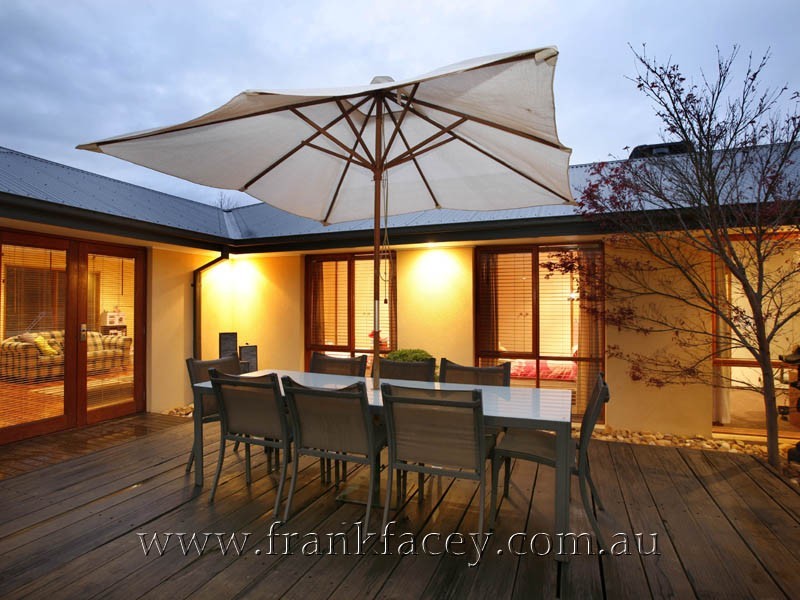 3 Roundhay Court, Berwick VIC 3806