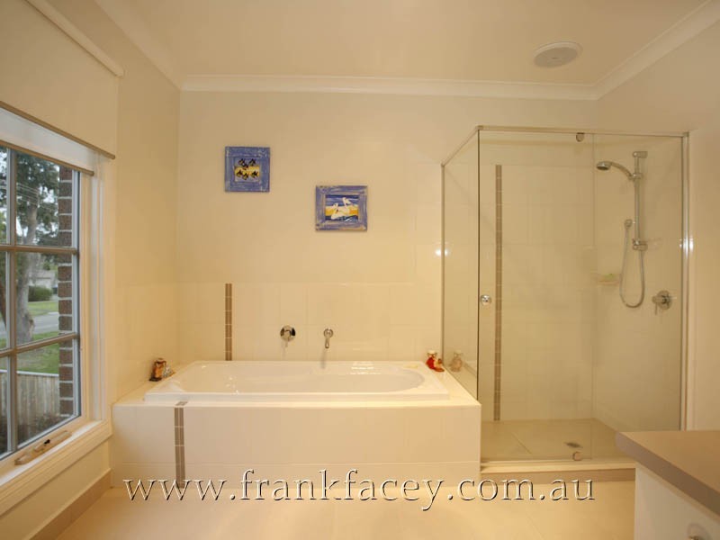 43 Lyall Road, Berwick VIC 3806