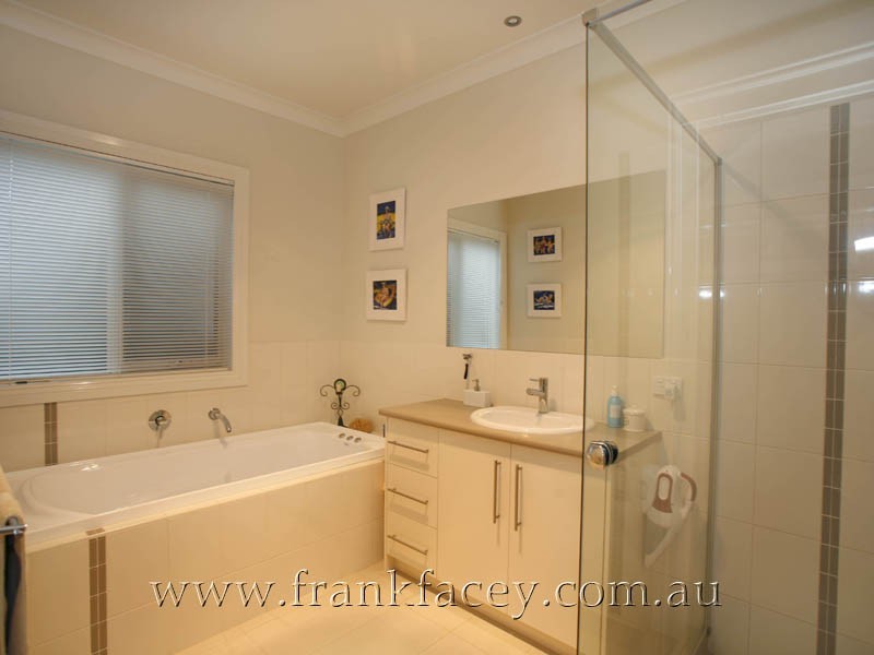 43 Lyall Road, Berwick VIC 3806