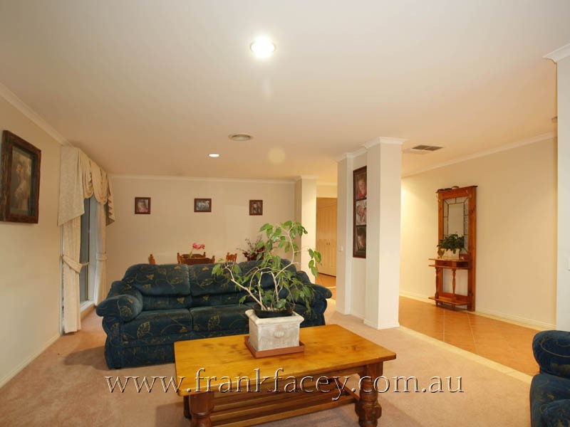 22 Streeton Way, Berwick VIC 3806