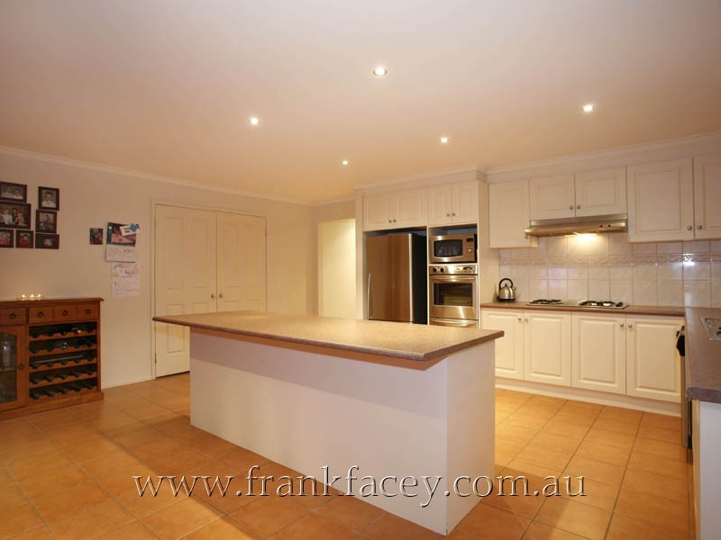 22 Streeton Way, Berwick VIC 3806