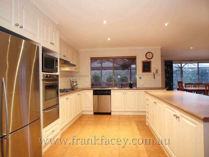 22 Streeton Way, Berwick VIC 3806
