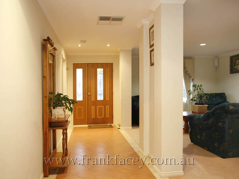 22 Streeton Way, Berwick VIC 3806