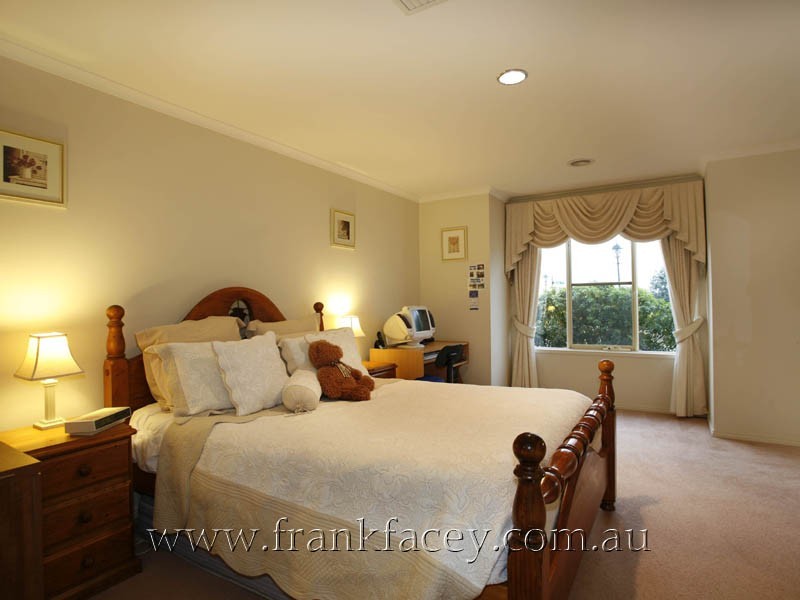 22 Streeton Way, Berwick VIC 3806