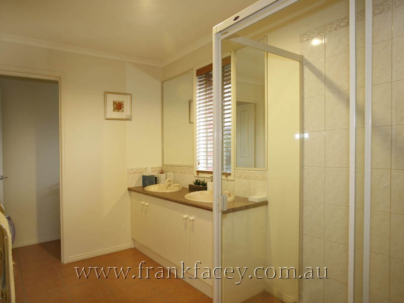 22 Streeton Way, Berwick VIC 3806