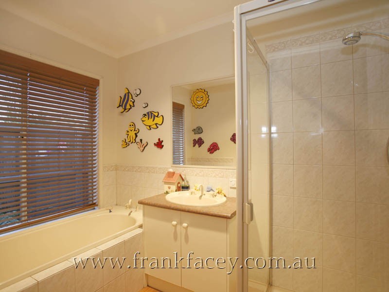 22 Streeton Way, Berwick VIC 3806