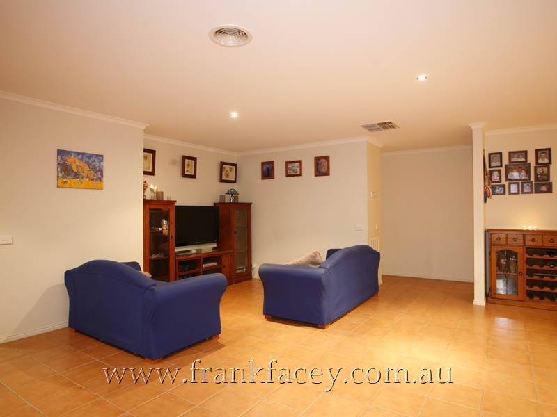 22 Streeton Way, Berwick VIC 3806