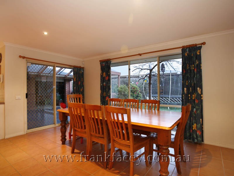 22 Streeton Way, Berwick VIC 3806