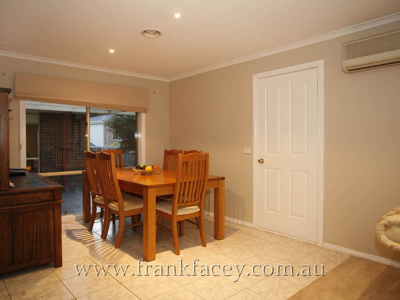 11 Logan Place, Berwick VIC 3806