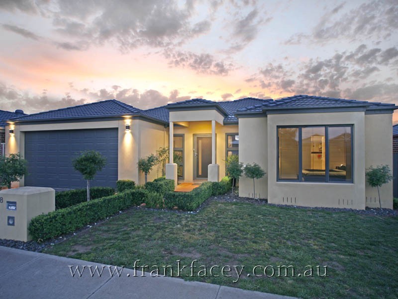 8 Lisson Court, Berwick VIC 3806