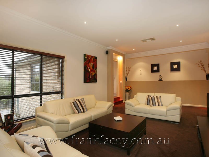 8 Lisson Court, Berwick VIC 3806