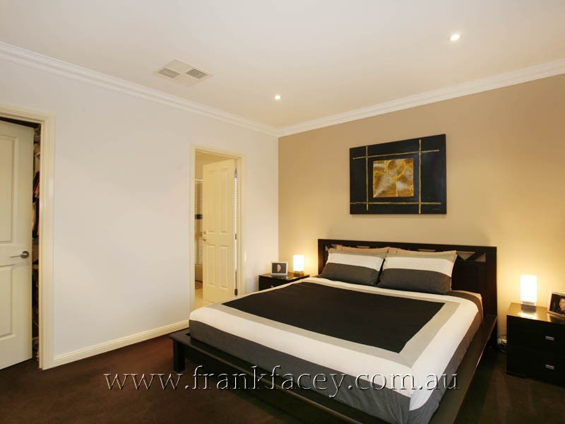 8 Lisson Court, Berwick VIC 3806