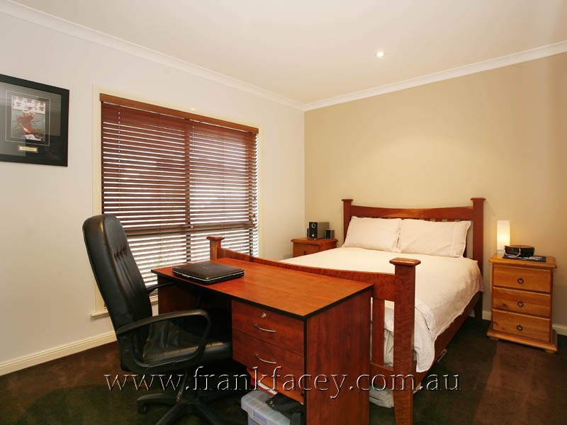 8 Lisson Court, Berwick VIC 3806