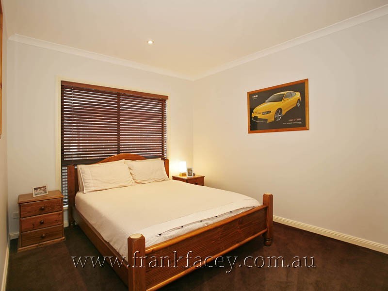 8 Lisson Court, Berwick VIC 3806