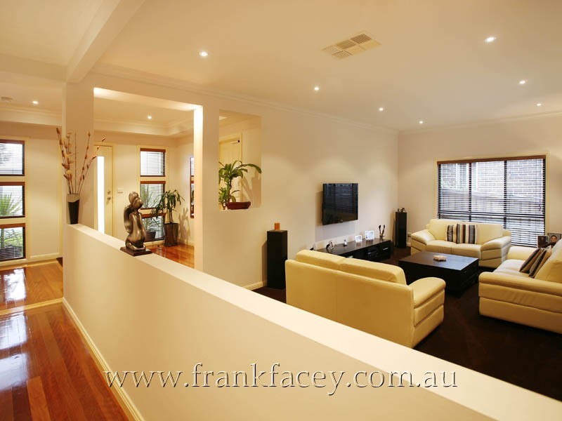 8 Lisson Court, Berwick VIC 3806