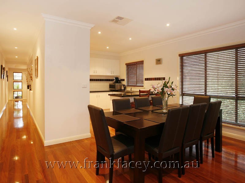 8 Lisson Court, Berwick VIC 3806