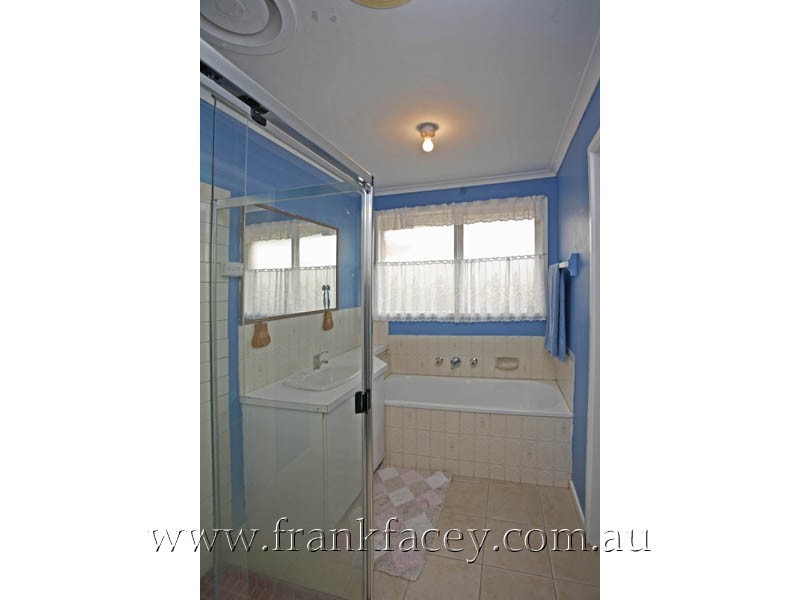 100 Prospect Hill Road, Narre Warren VIC 3805